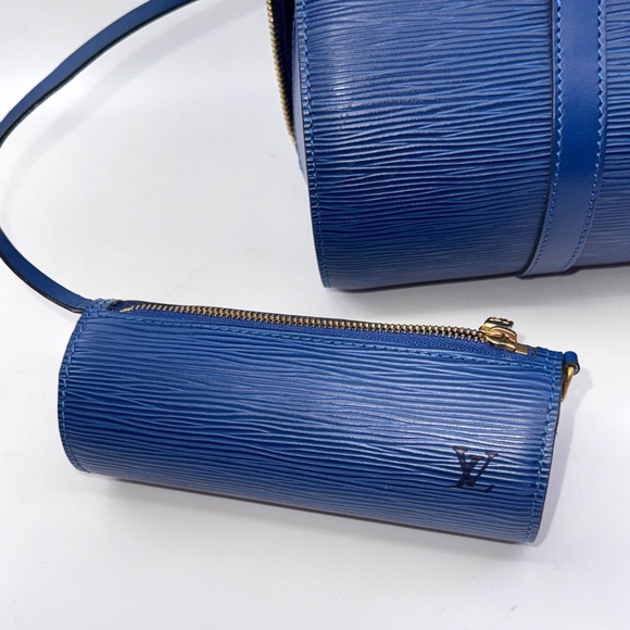 Authentic Louis Vuitton Epi Soufflot Handbag, Toledo Blue M52225 w/small pouch - Picture 12 of 12